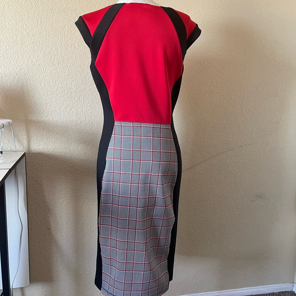 Sleeveless pencil dress - Picture 2 of 4